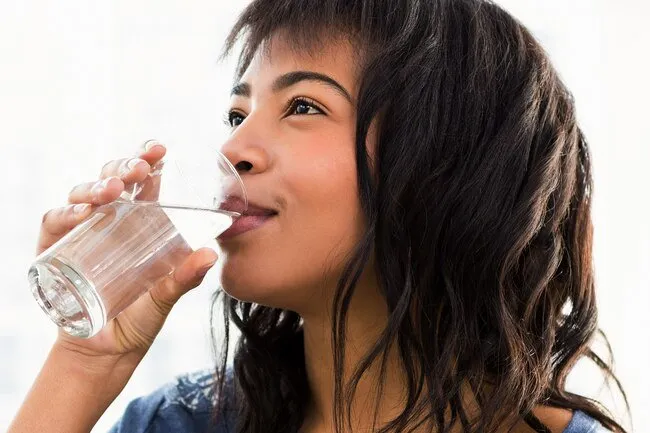 Adequate water intake helps flush out the kidneys and keep them healthy.