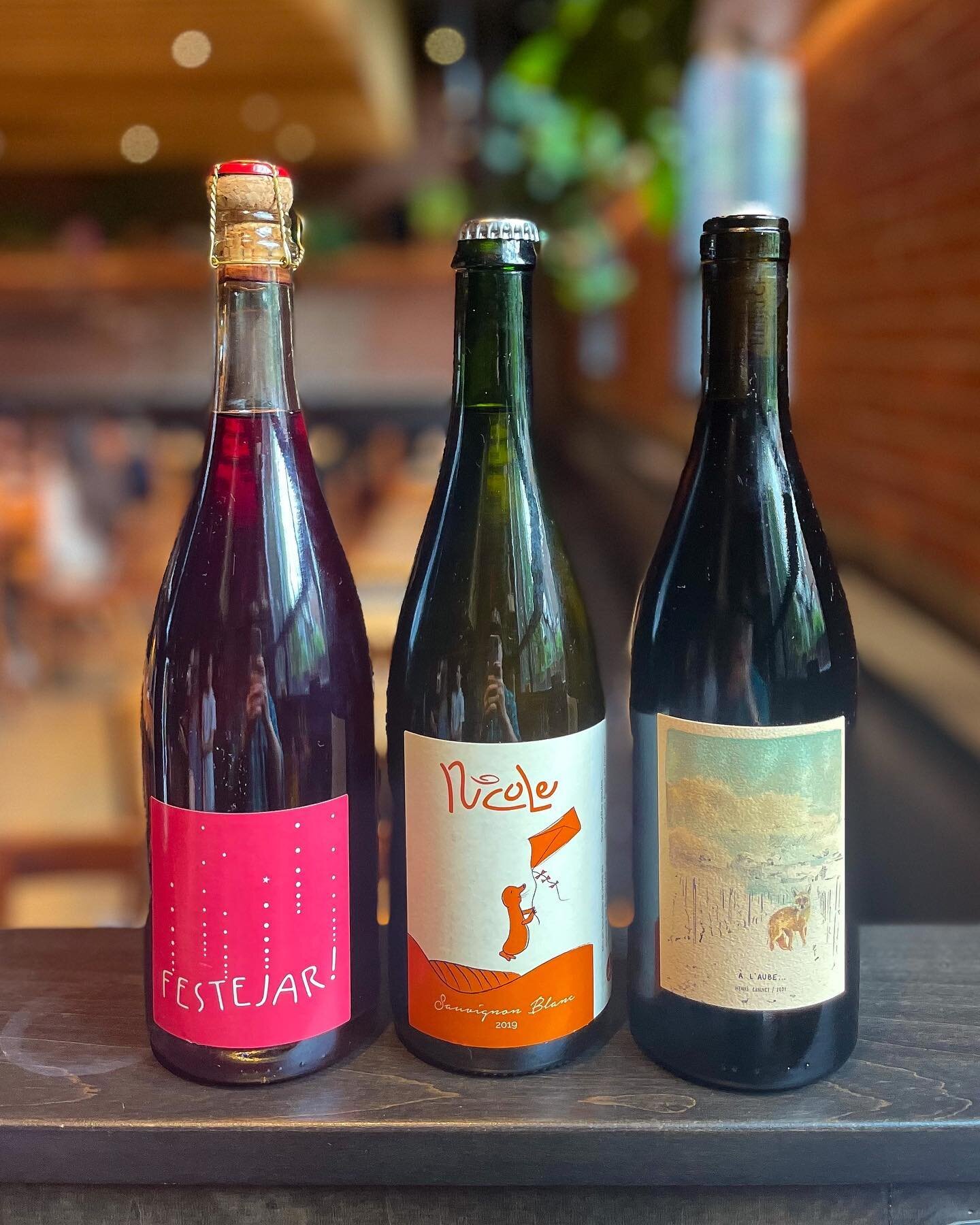 And Now Featuring&hellip;
Upper Loire River of France
.
.
.
.
.
.
Domaine La Boh&eacute;me &ldquo;Festijar&rdquo; 
Rose Pet Nat of Gamay
Auvergne, Loire Valley, FR
🍓🍒🎄🤪

Festejar! &lsquo;Celebrate&rsquo; 100% Gamay from 120-year-old vines farmed 