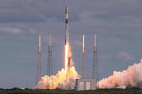 A Falcon 9 rocket carrying Starlink 4-36 payload launches