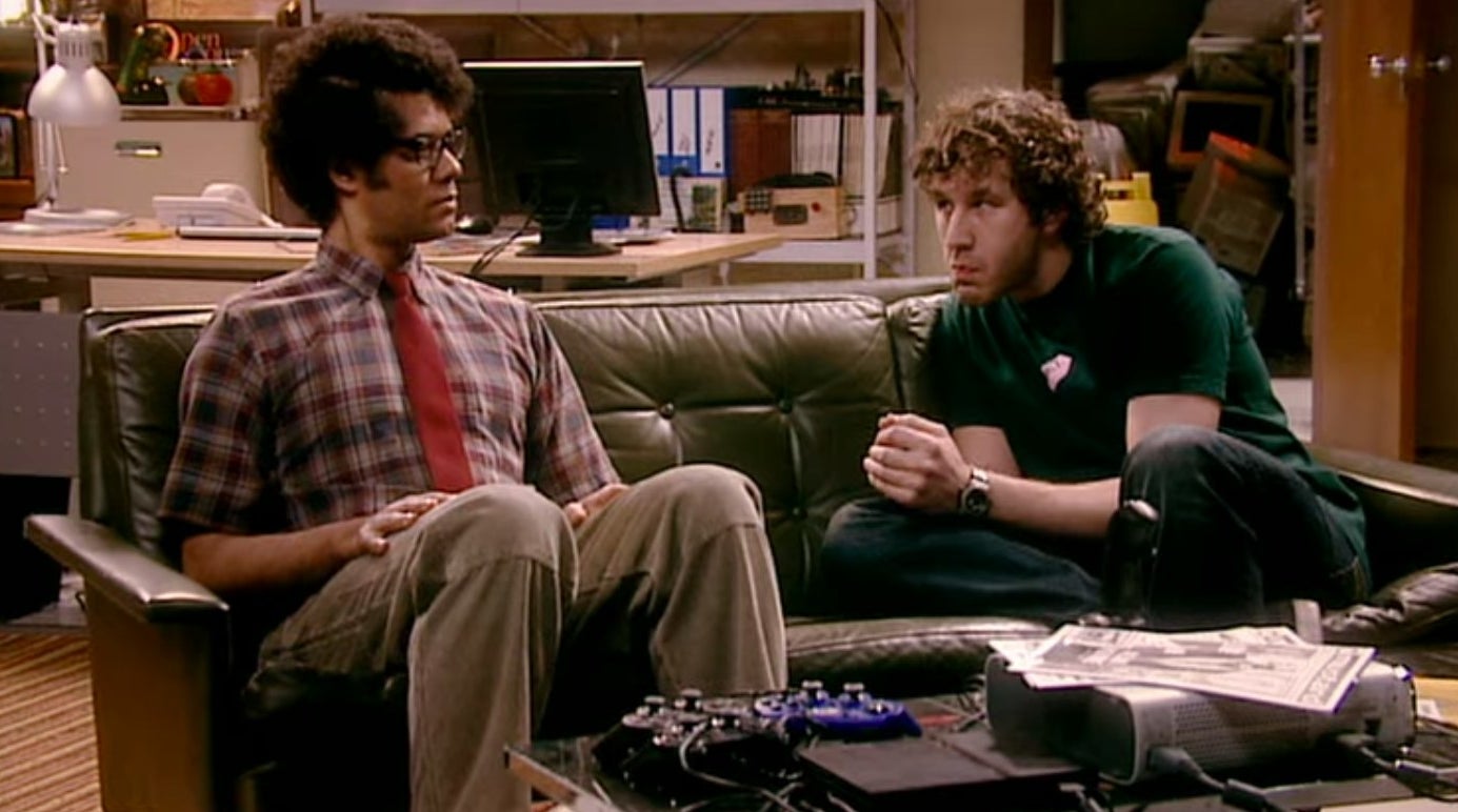 Roy sitting on a couch talking to Moss in their office in &quot;The IT Crowd&quot;