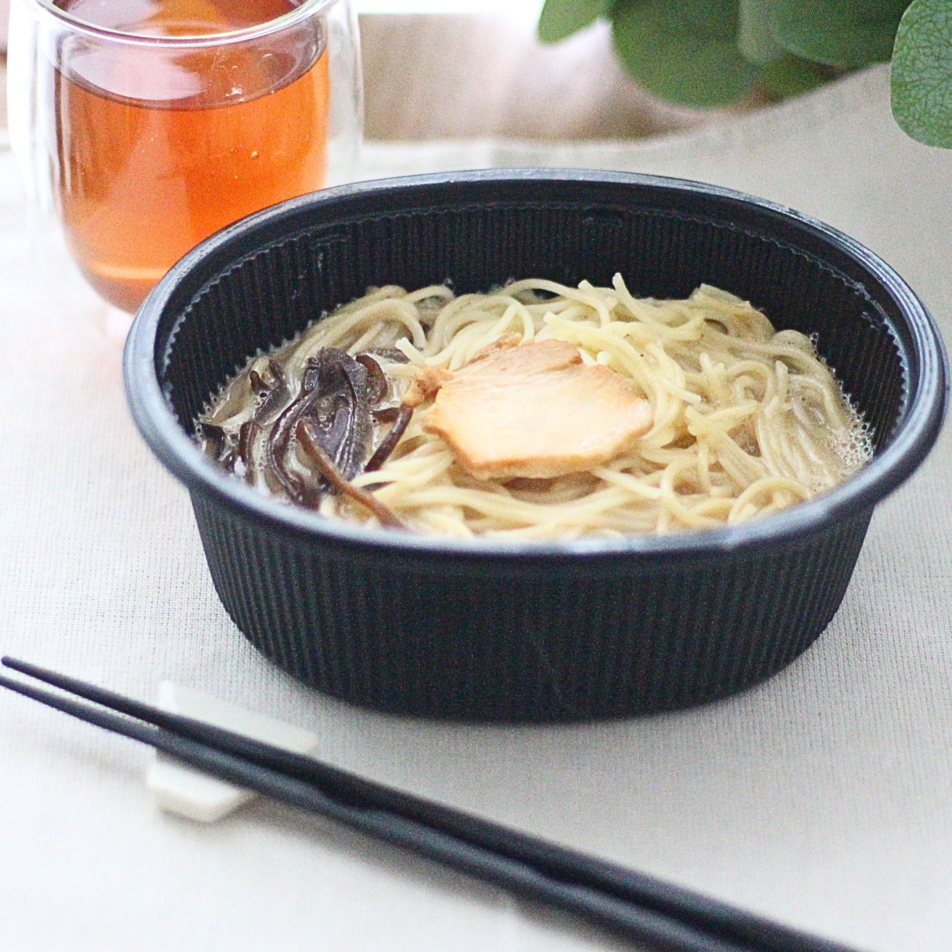 セブン-イレブンのおすすめ冷凍食品「7プレミアム とんこつラーメン」