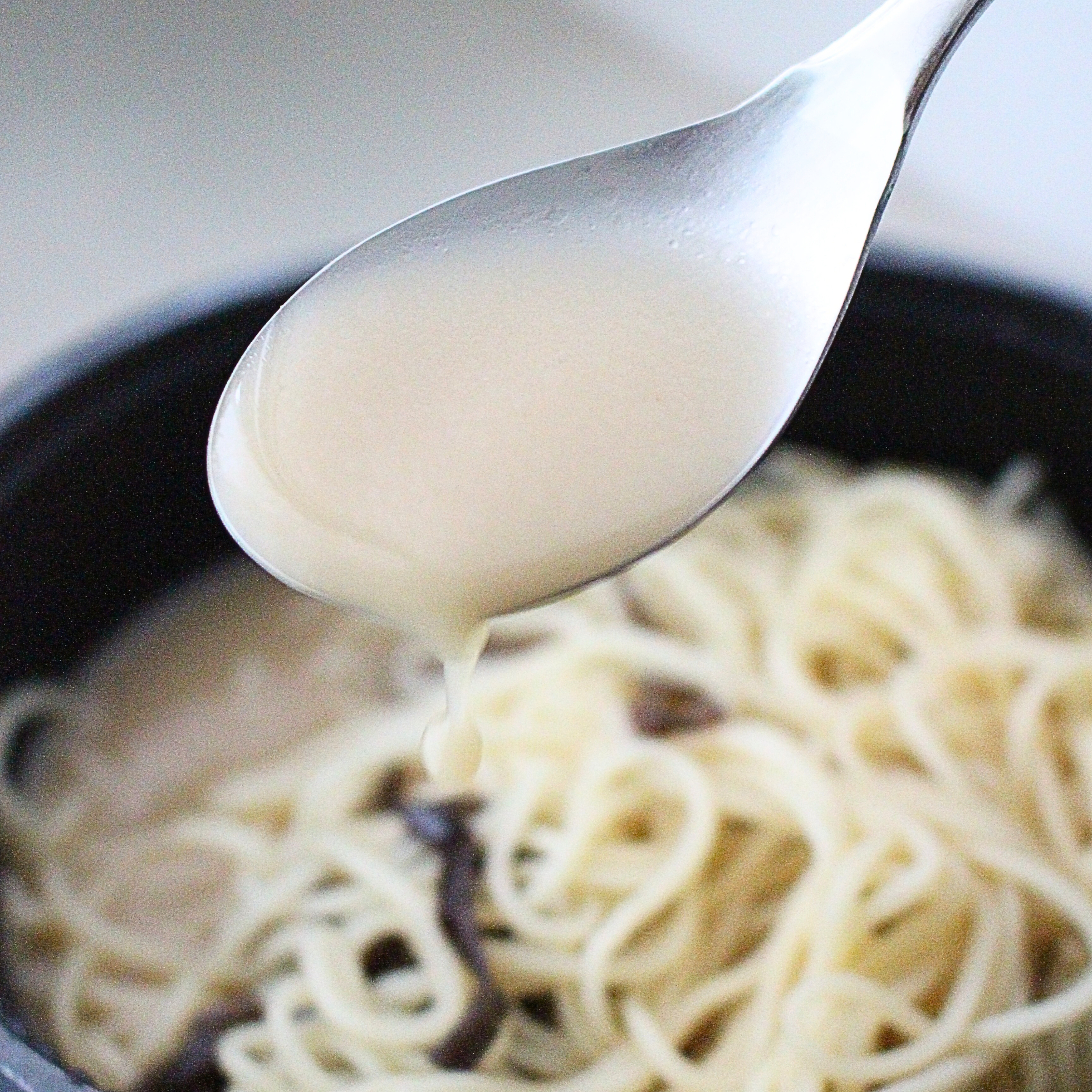 セブン-イレブンのおすすめ冷凍食品「7プレミアム とんこつラーメン」