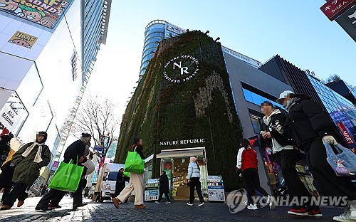 明洞の化粧品店　２２年連続で地価トップ