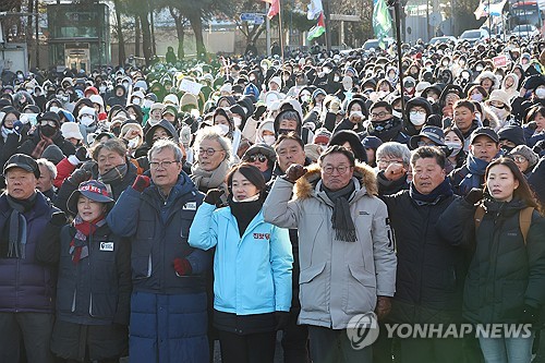 '한파 속 밤샘 대치', 경찰 규탄하는 전봉준 투쟁단