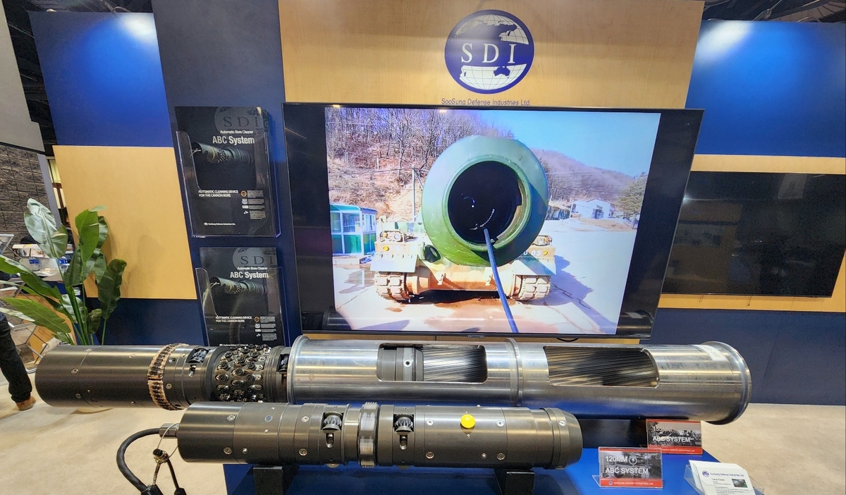 SooSung Defense Industries' automatic bore cleaner is on display during the Association of the United States Army (AUSA) 2024 Annual Meeting and Exposition at the Walter E. Washington Convention Center in Washington on Oct. 14, 2024. (Yonhap)