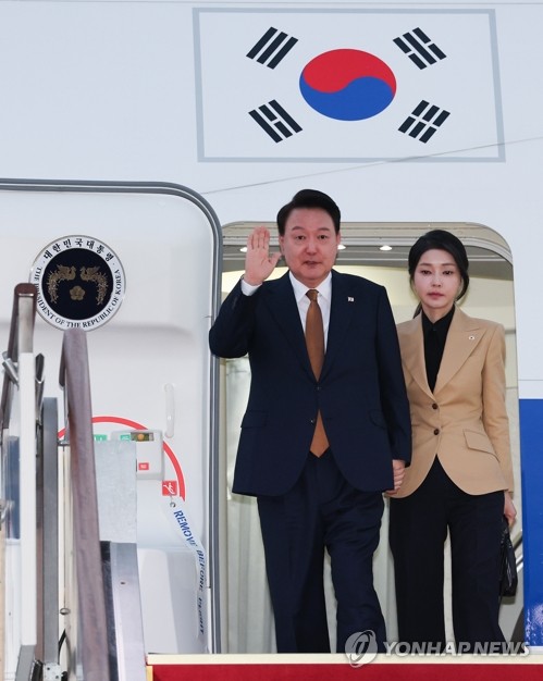 Yoon returns home from Czech trip focused on nuclear energy cooperation