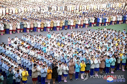 Local flood victims return home from Pyongyang