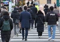 [내일날씨] 기온 뚝 떨어지고 찬바람…일부 지역 눈비