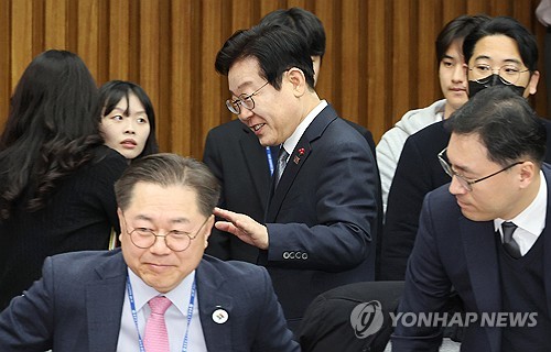 이재명이 사회자로 나선 野 상법 토론회…재계·주주 갑론을박