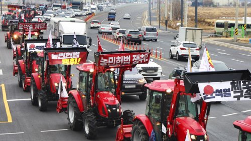 >'트랙터 상경 시위'…비상계엄에 성난 농민들