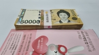 군포시청 민원실에 500만원 돈봉투 놓고 사라진 중년 기부자