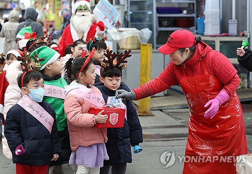 クリスマスイブに募金活動