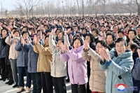 Local flood victims return home from Pyongyang