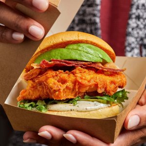 满$10就送封面款🍔Shake Shack 超嫩爆汁鸡排堡每周日就能吃