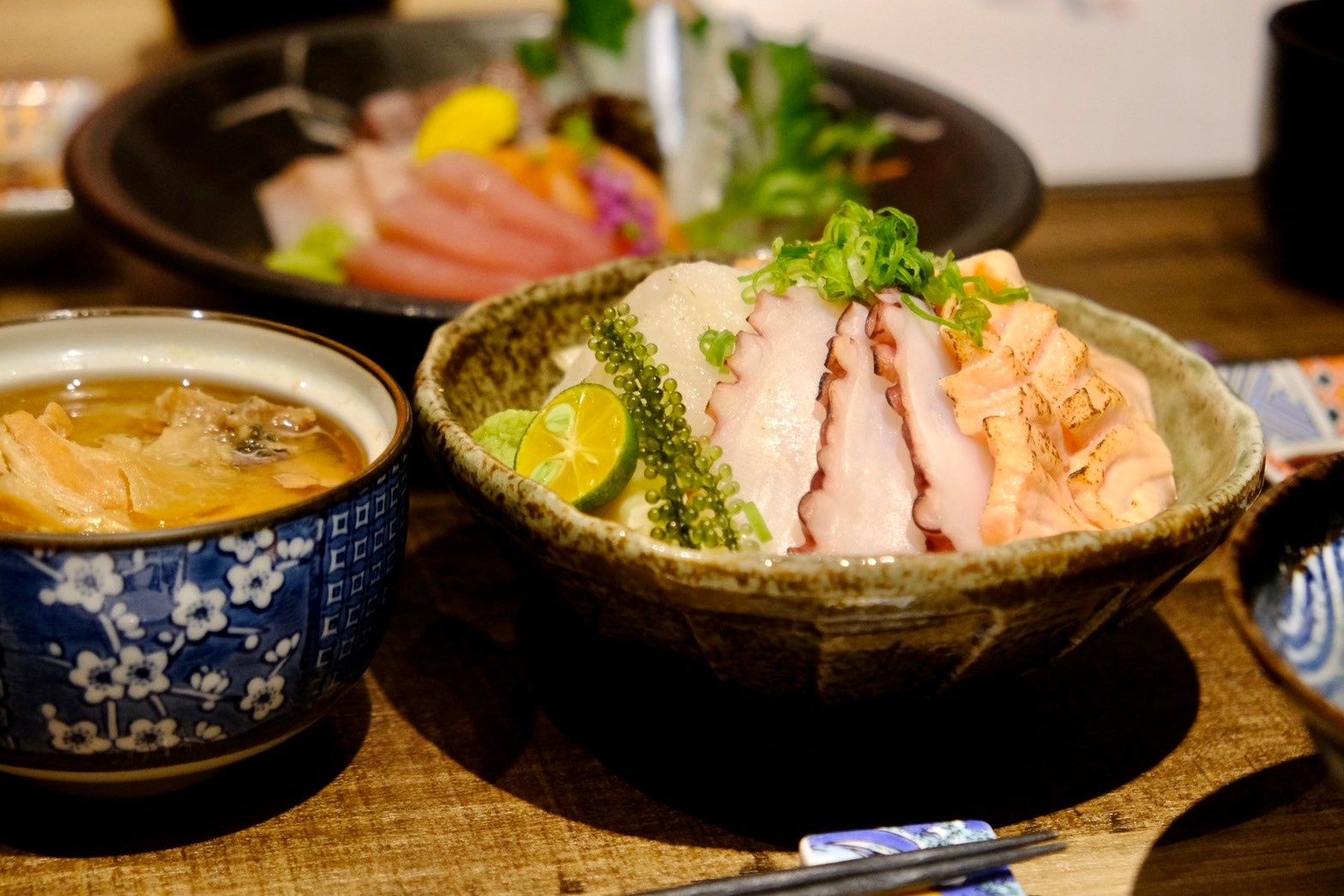 台北大安隱藏版海鮮丼！超甲組海鮮丼飯提供高CP值的頂級海味選