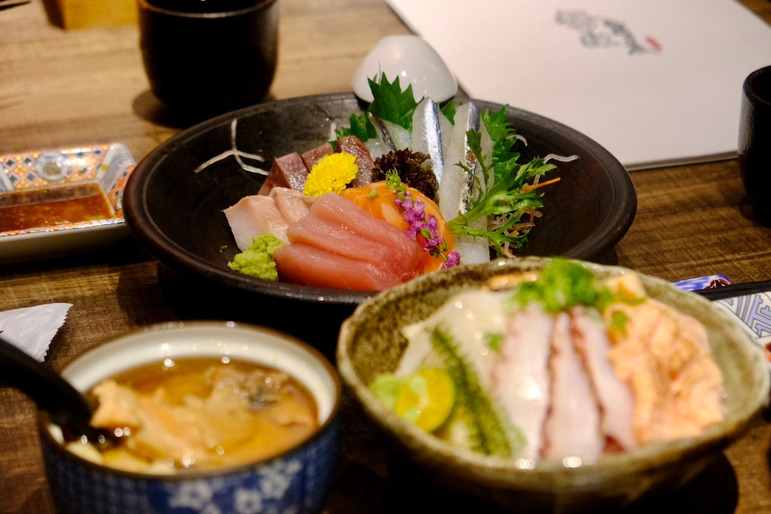 台北大安隱藏版海鮮丼！超甲組海鮮丼飯提供高CP值的頂級海味選