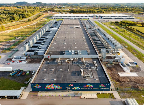 Photo de l'extérieur d'un centre de données Google Cloud.