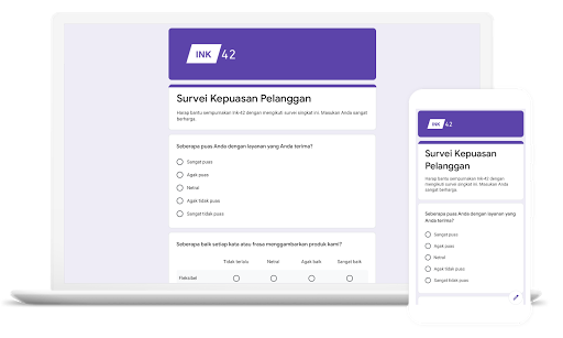 Laptop dan ponsel menampilkan antarmuka Google Formulir.