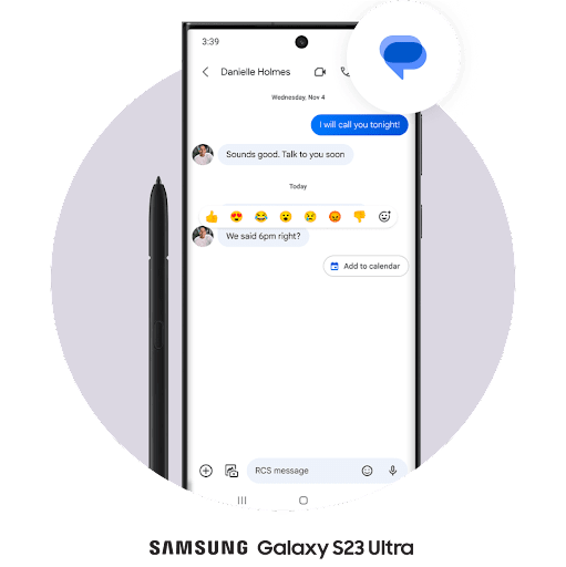 Le logo de Messages par Google est affiché sur l'angle supérieur droit d'un téléphone pliable ouvert à l'horizontale. La partie supérieure de l'écran pliable affiche une conversation par messages. La partie inférieure affiche le clavier servant à saisir un nouveau message.