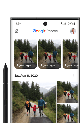 L'écran d'un téléphone Android sur lequel l'appli Google Photos est ouverte et affiche une grille de photos transférées récemment.