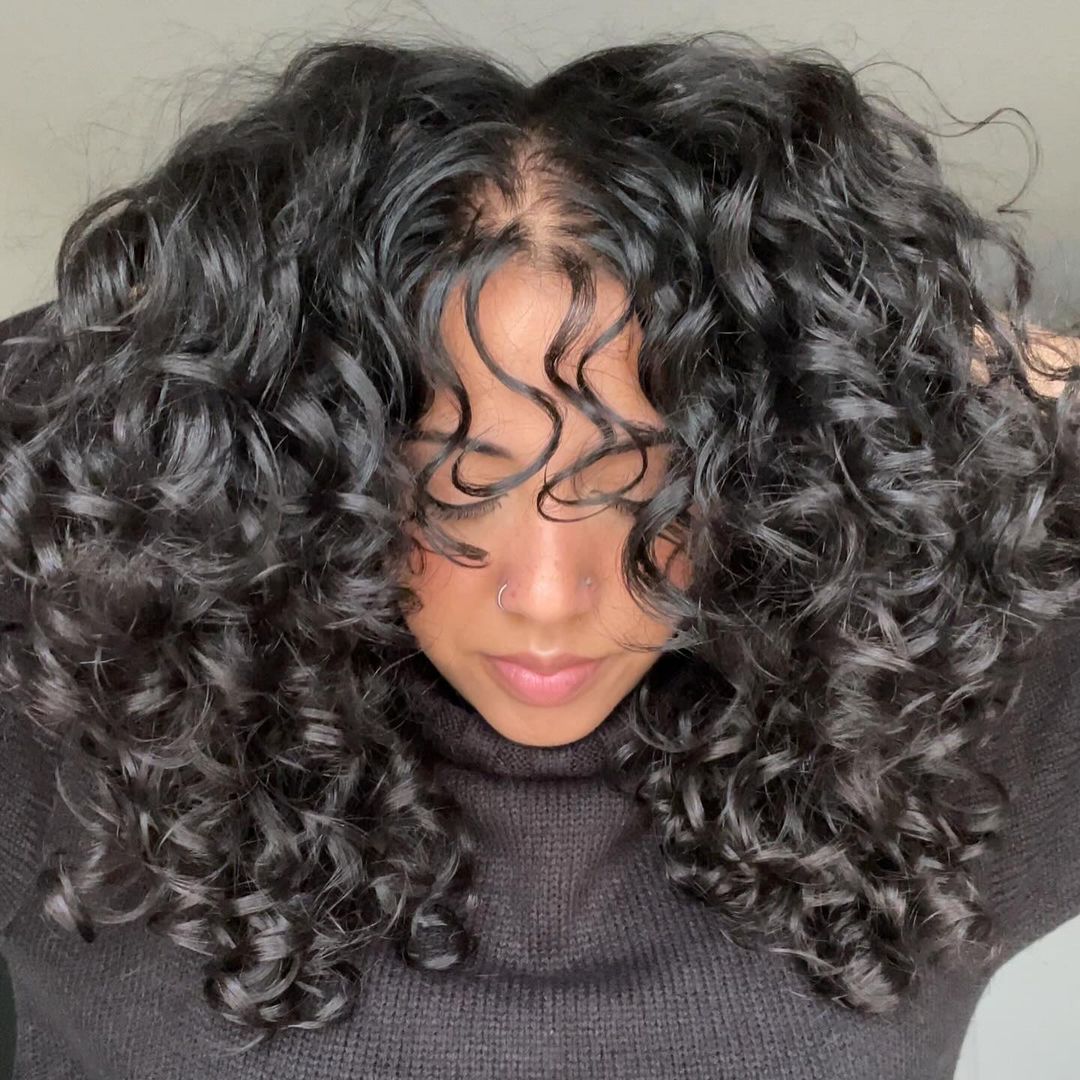 How to Easily Refresh Fine Curly Hair Between Washes