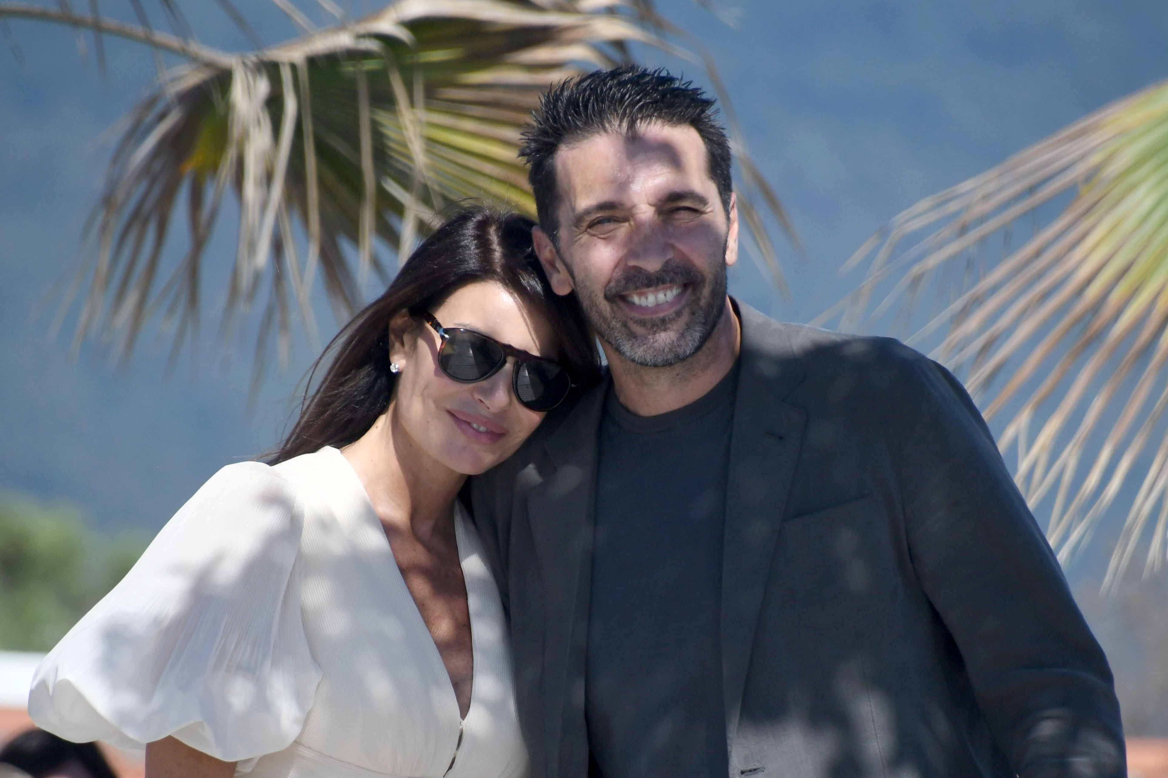 Gigi Buffon e Ilaria D’Amico, la festa di matrimonio in riva al mare: «Grazie a te, ho conosciuto il vero amore». Le foto