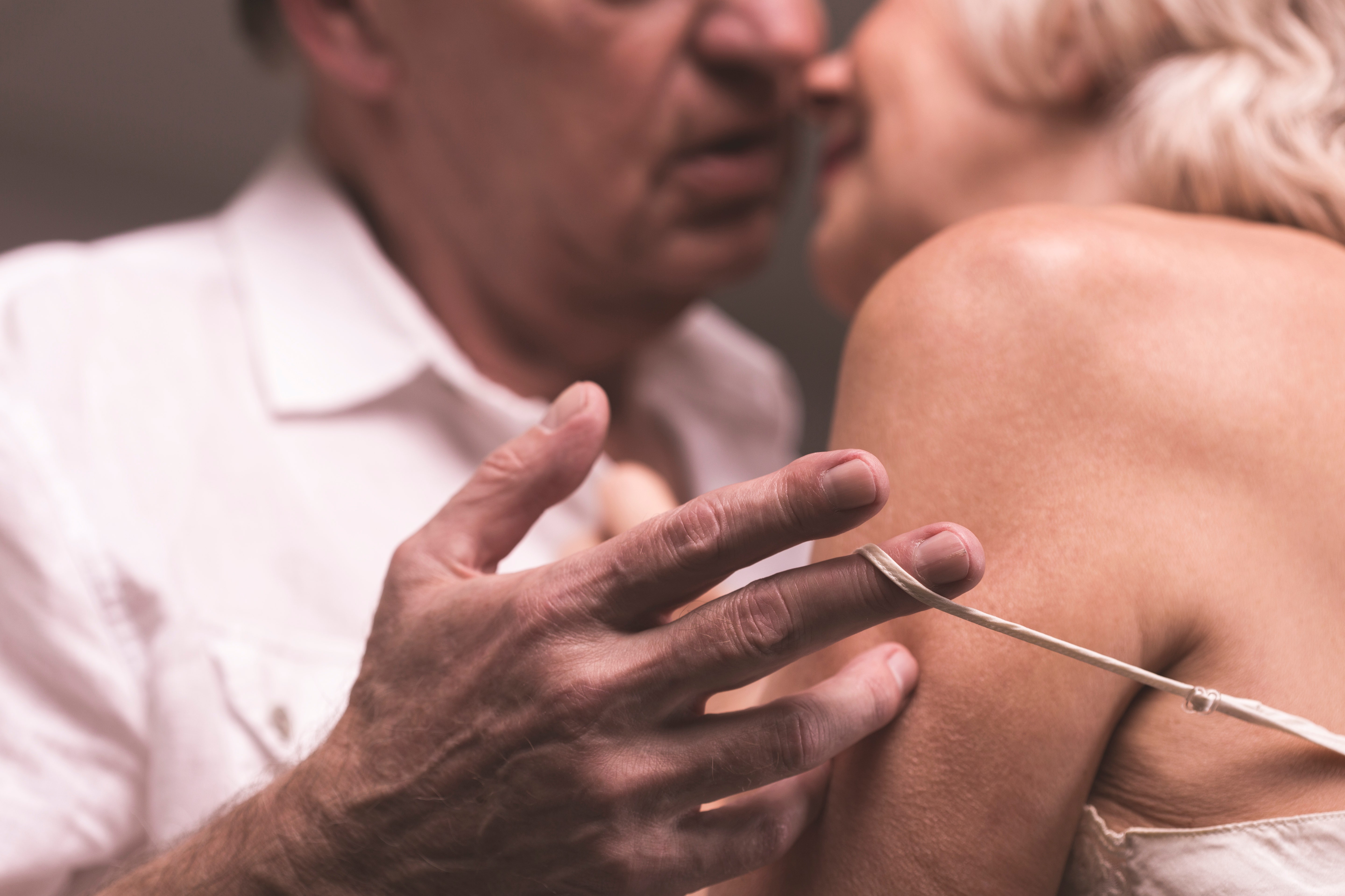 Infezioni Sessualmente Trasmissibili, casi in aumento fra gli over 65: si abbassa il livello di guardia e prevale la vergogna di ammettere che si ha ancora una vita sessuale