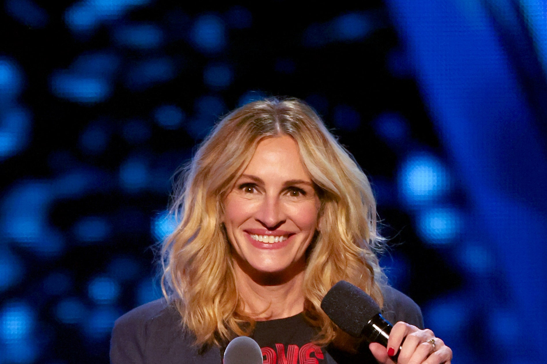 #Goodhairday: Julia Roberts con nuovo lob biondo e un ripasso dei suoi look da sogno