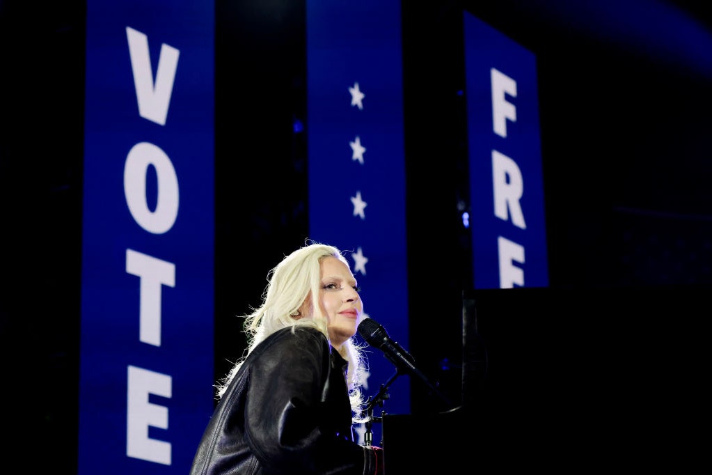 Lady Gaga canta per Kamala Harris prima del voto delle elezioni