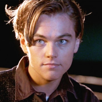 #Goodhairday: Leonardo DiCaprio compie 50 anni e ancora sogniamo i suoi capelli da Posterboy anni '90