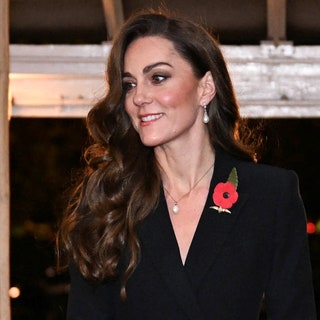 Kate Middleton, smokey eyes e onde old Hollywood per il suo ritorno pubblico