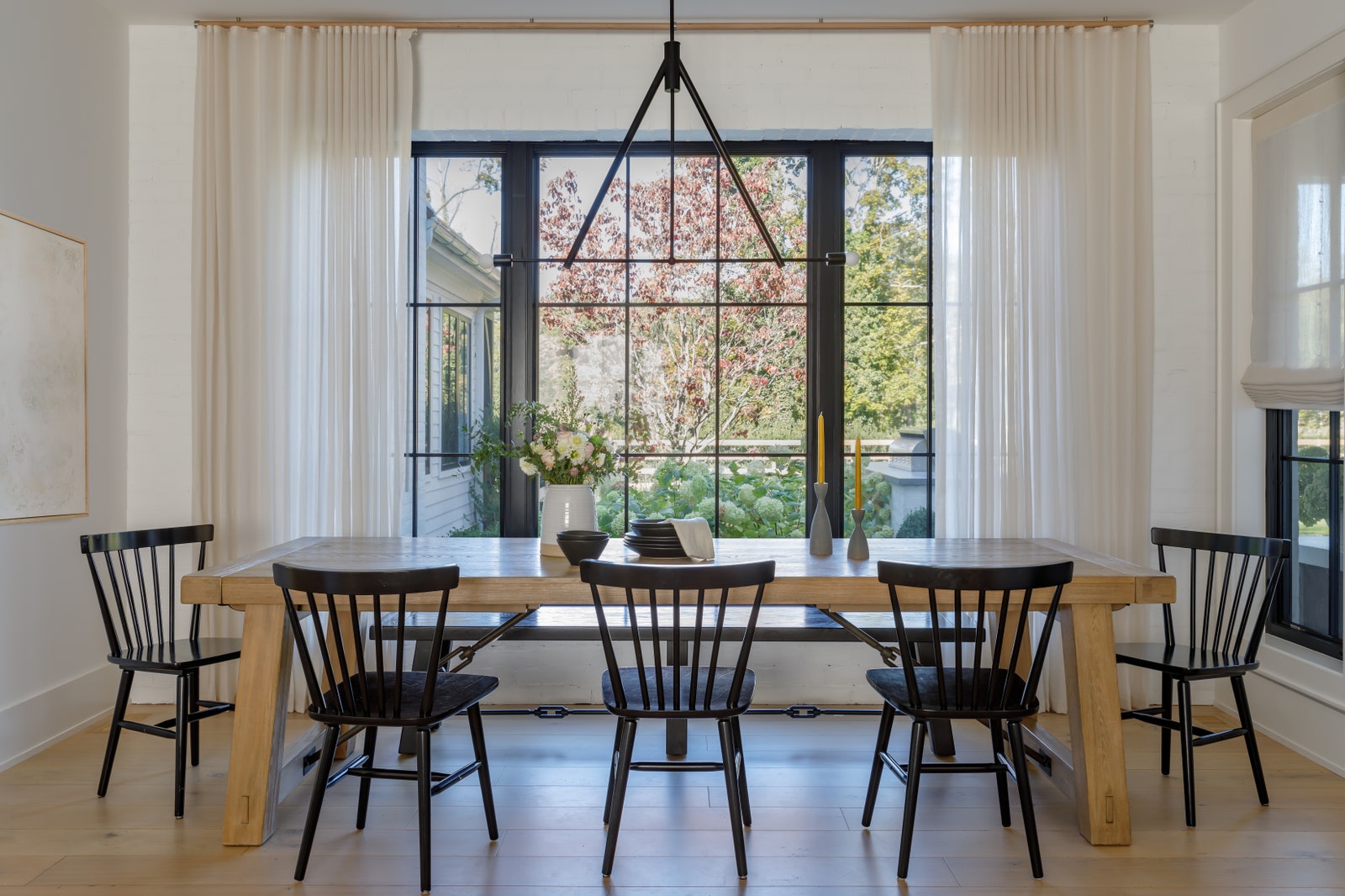 Modern farmhouse dining room