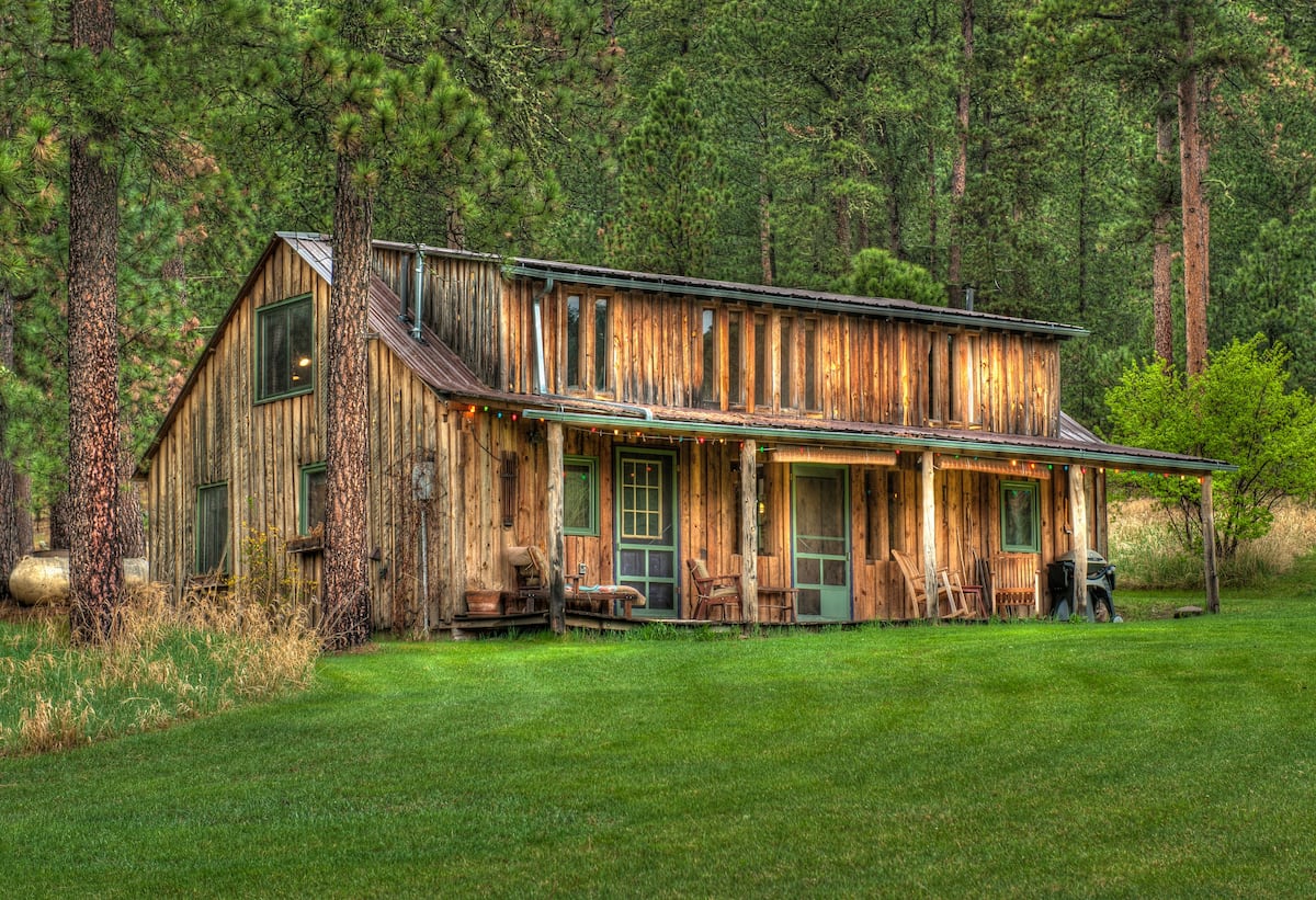 Exterior of a cabin in Deadwood South Dakota.