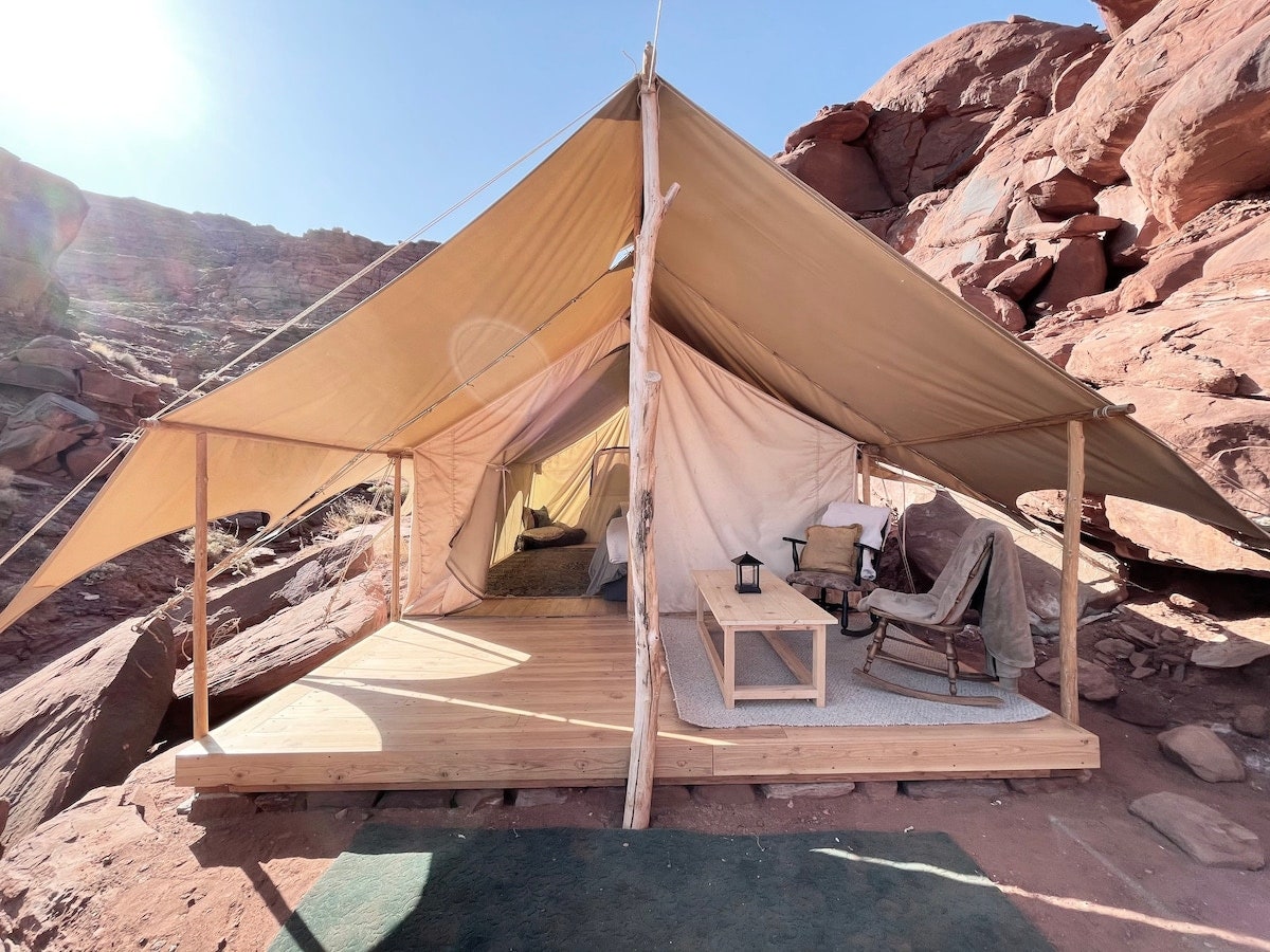 Tent along the red rocks in Kanab Utah.