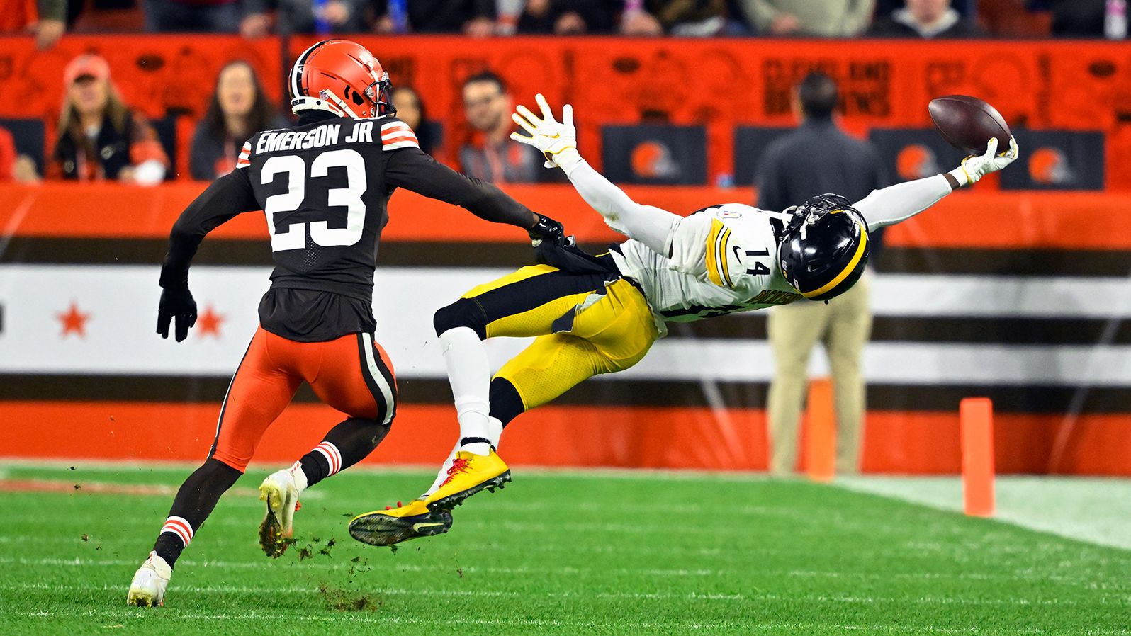 Pittsburgh Steelers wide receiver George Pickens makes a sensational, one-handed catch over Cleveland Browns cornerback Martin Emerson Jr. on September 22. Unfortunately for Pickens, the <a href="https://www.cnn.com/2022/09/23/sport/cleveland-browns-pittsburgh-steelers-tnf-nfl-spt-intl/index.html" target="_blank">Steelers lost 29-17</a> after the Browns bounced back from an embarrassing Week 2 loss to the New York Jets.