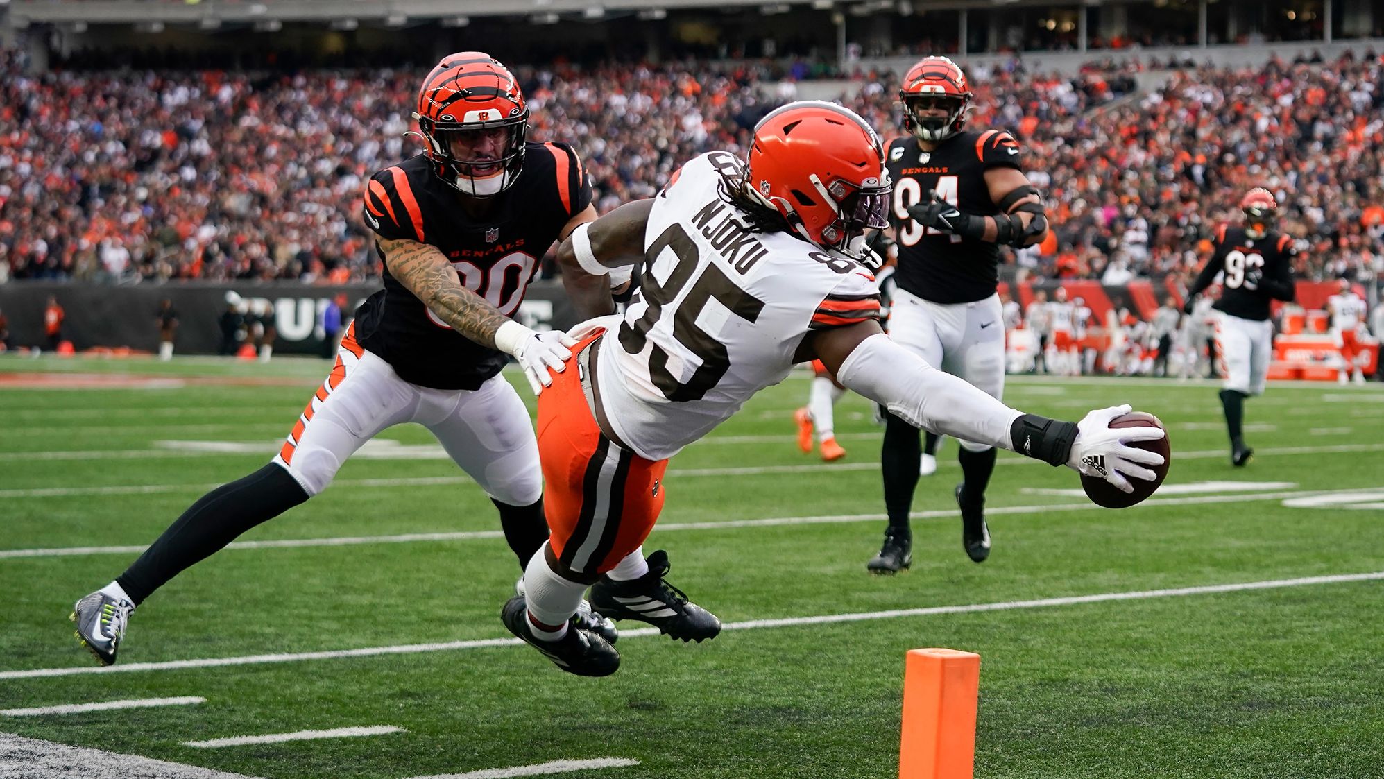 Cleveland Browns tight end David Njoku reaches for a touchdown against the Cincinnati Bengals on Sunday, December 11. It was Deshaun Watson's first touchdown pass for the Browns since <a href="https://www.cnn.com/2022/12/05/sport/deshaun-watson-return-browns-texans-spt-intl/index.html" target="_blank">returning from an 11-game suspension</a> over sexual misconduct allegations. Despite the touchdown, the Bengals won 23-10.