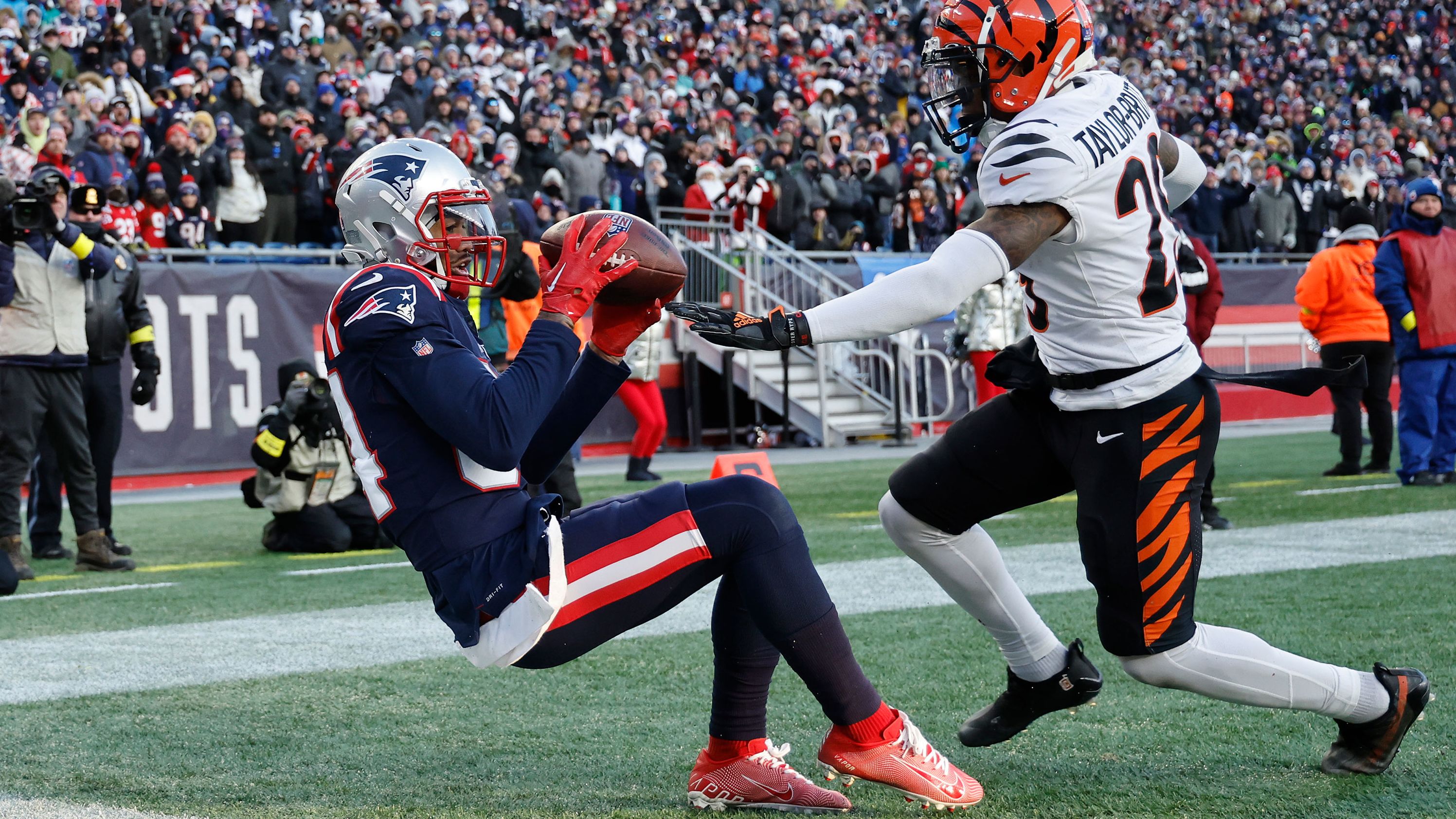 Kendrick Bourne of the New England Patriots catches a touchdown over Cam Taylor-Britt of the Cincinnati Bengals during the fourth quarter at Gillette Stadium on December 24. The Bengals won 22-18.