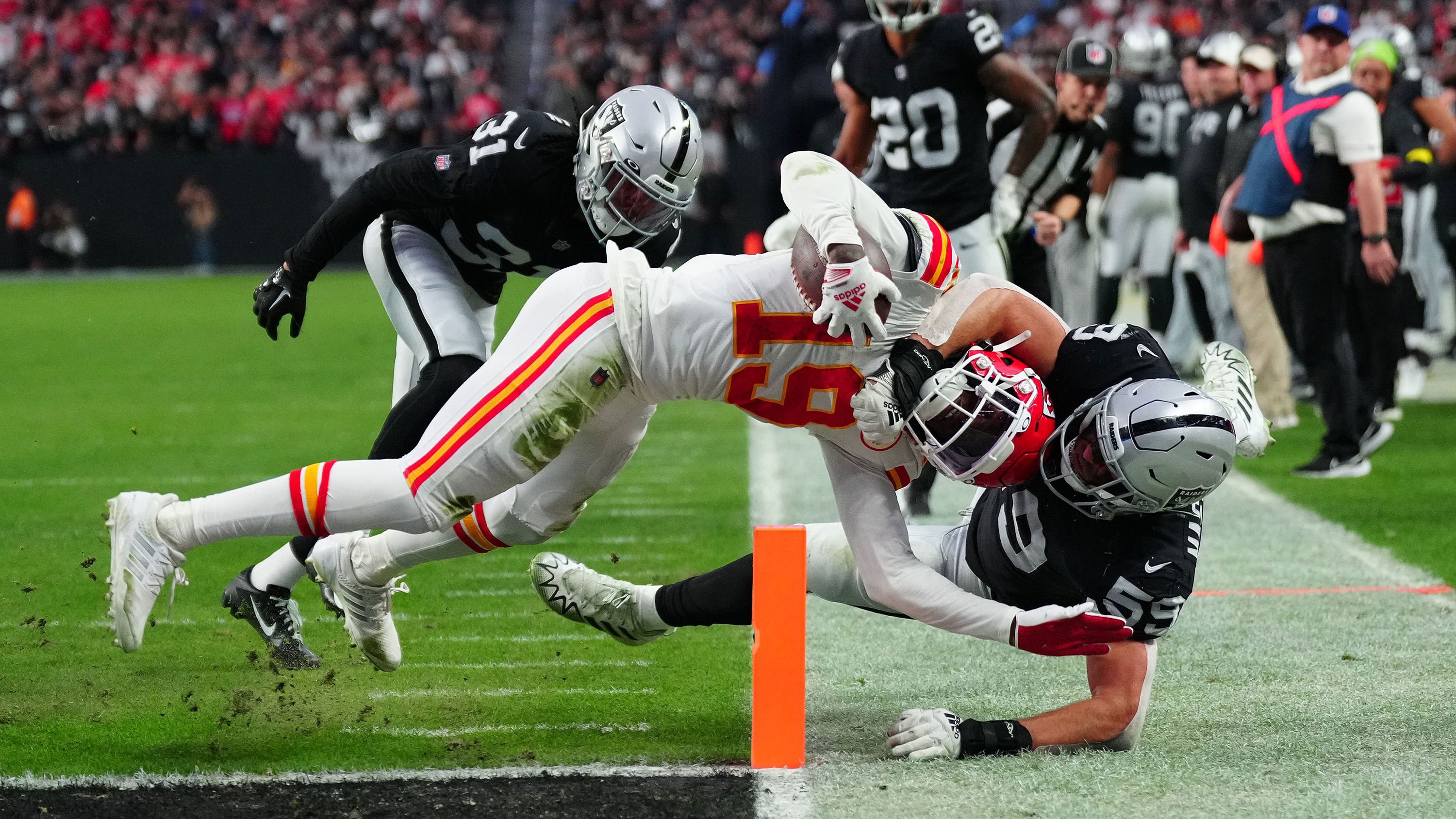 Kansas City Chiefs wide receiver Kadarius Toney catches a touchdown against Las Vegas Raiders linebacker Luke Masterson during the fourth quarter at Allegiant Stadium. With the emphatic 31-13 victory, the Chiefs clinched the No. 1 seed in the AFC and a bye for the first round of the playoffs. 