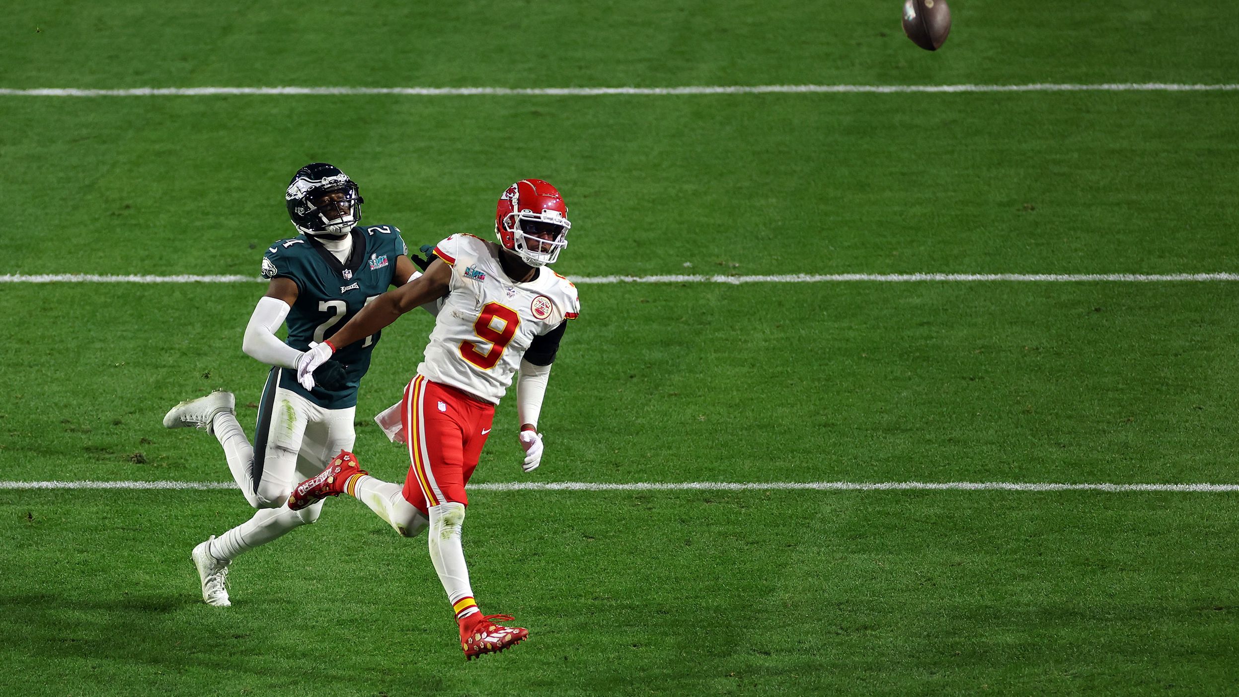 A pass soars over the head of Kansas City wide receiver JuJu Smith-Schuster late in the fourth quarter of the Super Bowl. Eagles cornerback James Bradberry <a href="https://www.cnn.com/2023/02/13/sport/holding-call-super-bowl-lvii-chiefs-eagles-spt-intl/index.html" target="_blank">was called for holding</a> on the play, setting up the Chiefs' game-winning field goal.