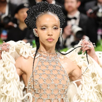 Cejas decoloradas, la tendencia de belleza más arriesgada (y tentadora) de la Met Gala