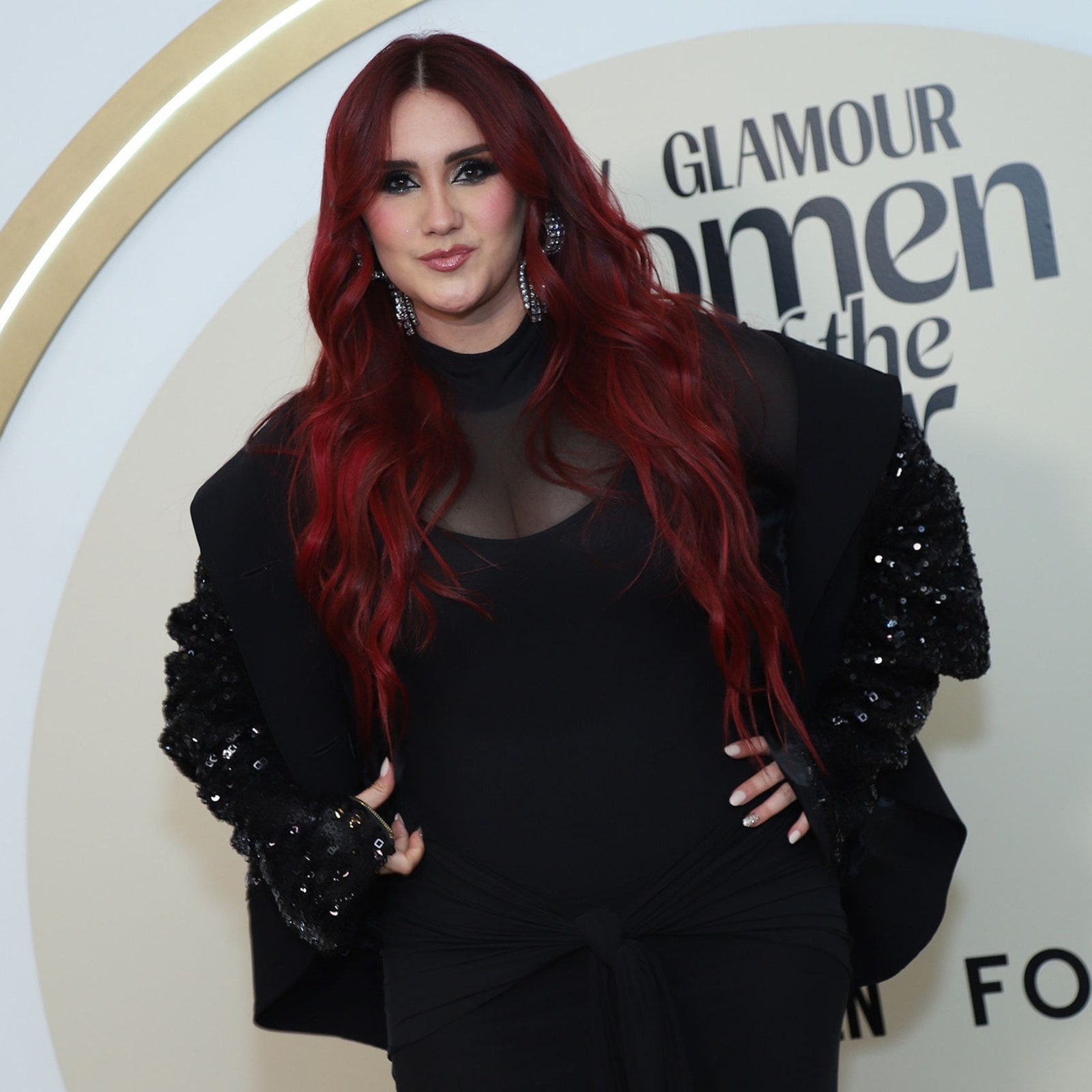 Dulce María deslumbró con el smokey eye más brillante en Women of the Year 2024