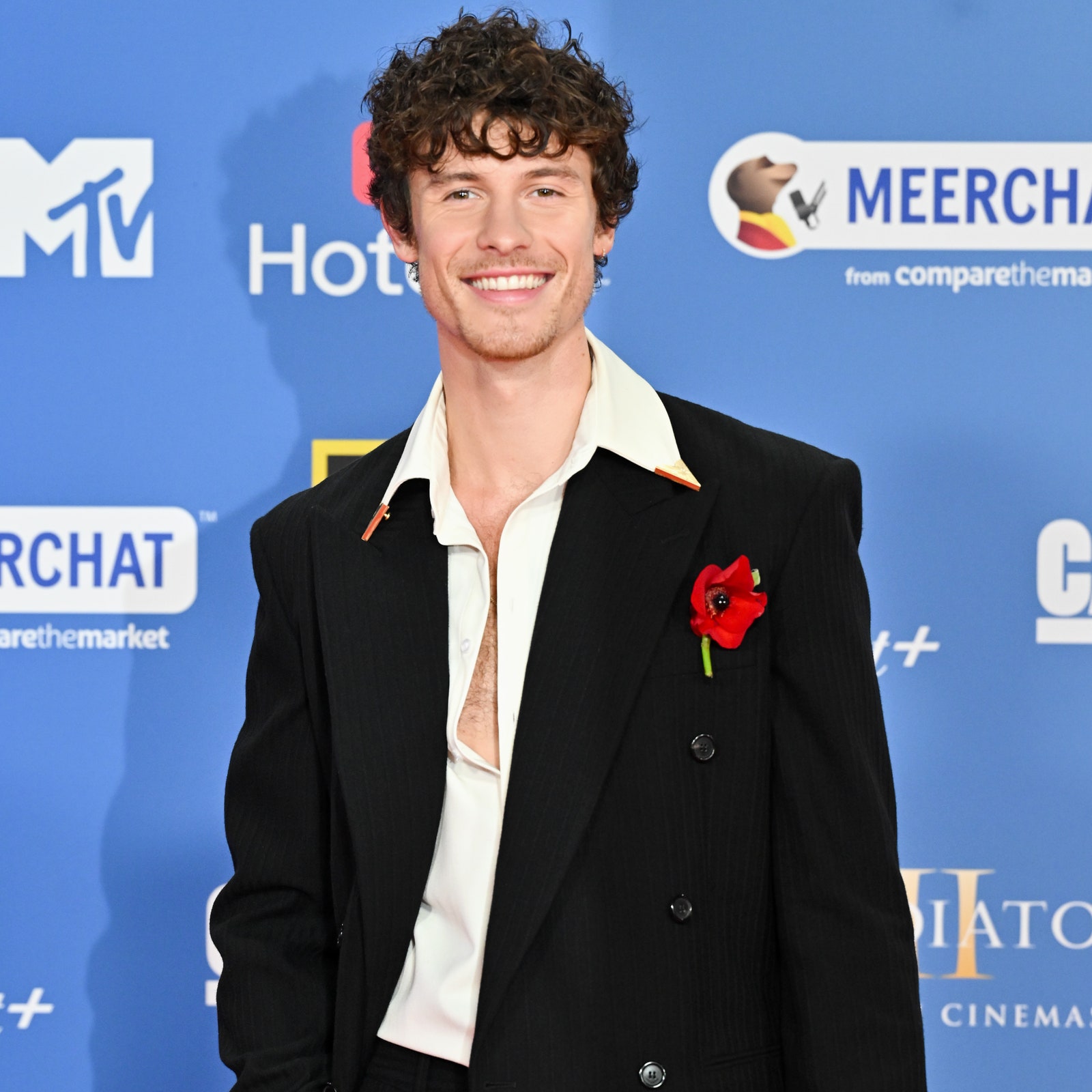 Learn something from Shawn Mendes’ chill suit at the MTV EMAs