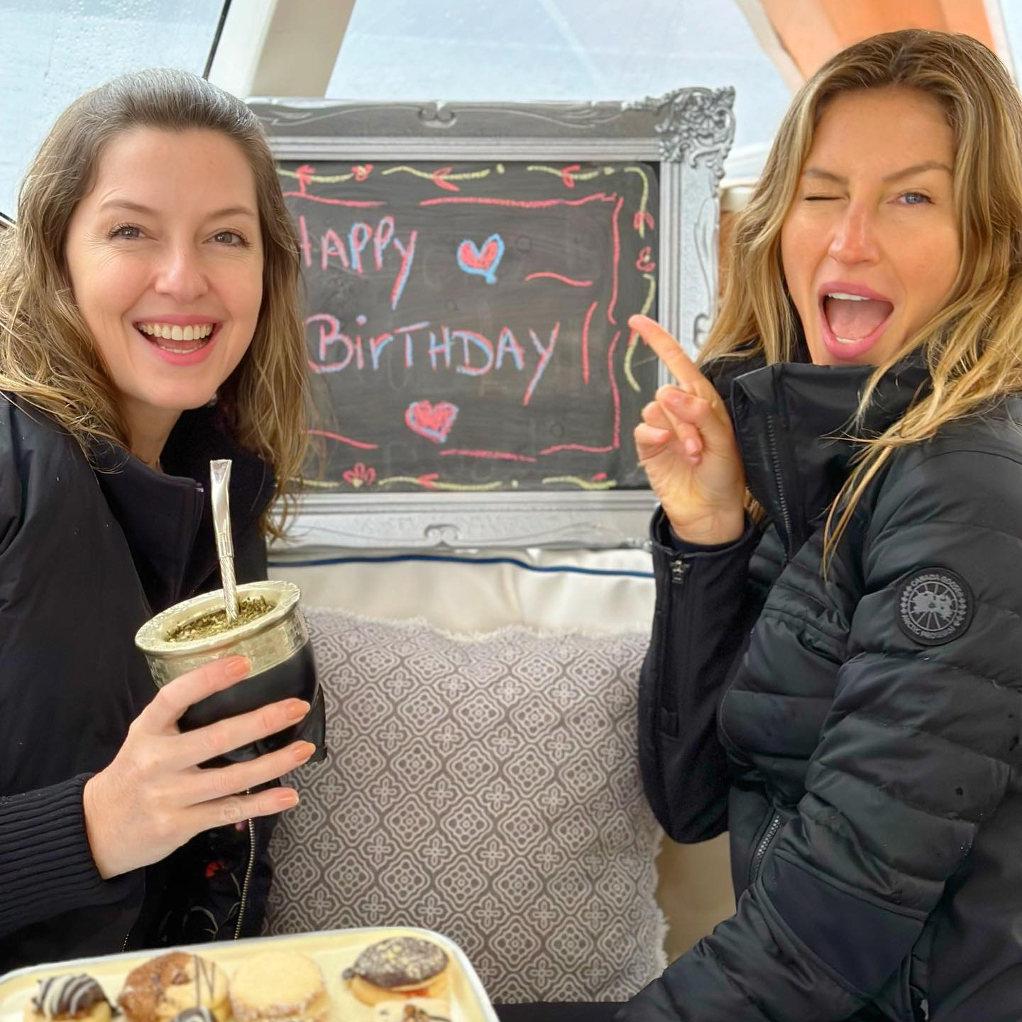 El 43º cumpleaños Gisele Bündchen y su hermana melliza: en Brasil, con sus hijas y disfrutando de la naturaleza