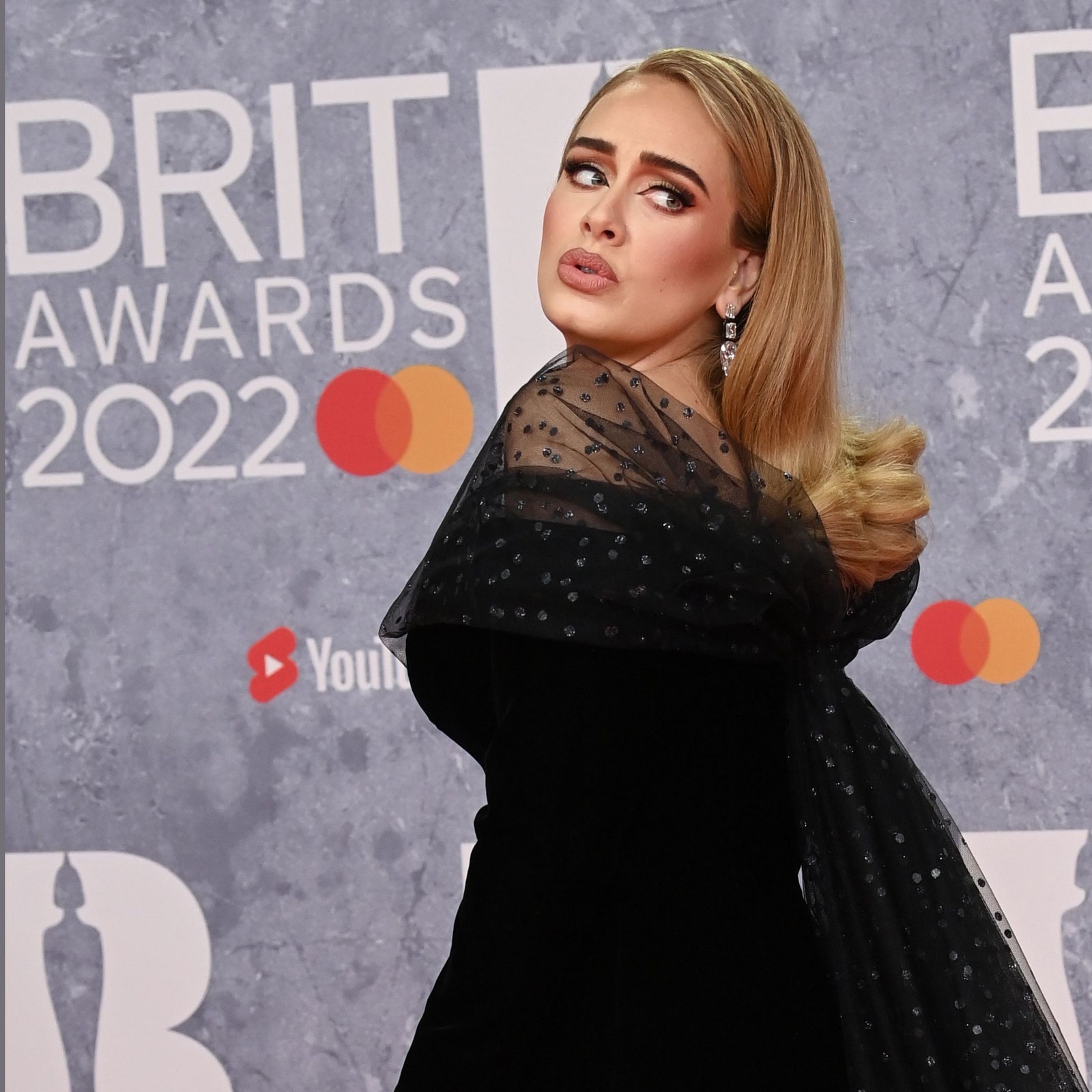 Adele Brings Hollywood Glamour To The Brits In A Custom Armani Gown