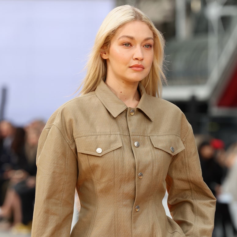 Gigi Hadid auf dem Runway einer Stella McCartney Show bei der Paris Fashion Week