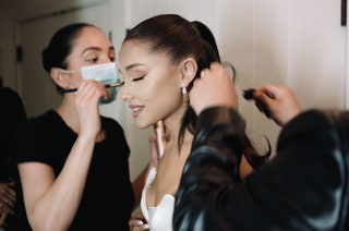 Ariana Grande en su boda peinado y maquillaje