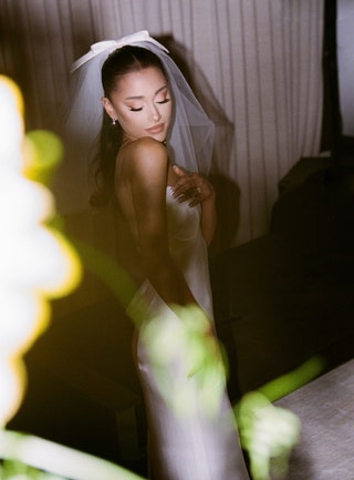 Ariana Grande en su boda con vestido de Vera Wang.