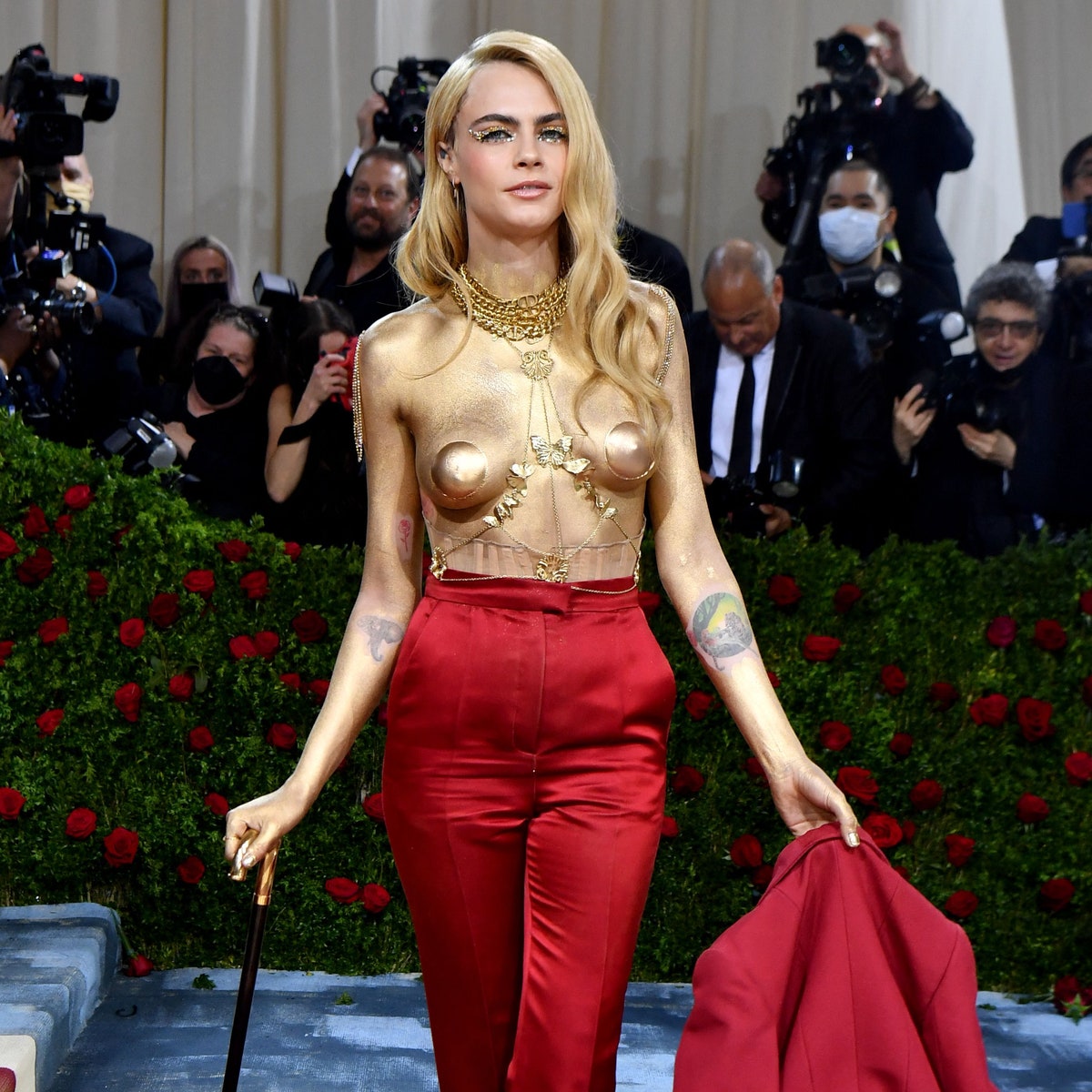 11 looks qui prouvent que Cara Delevingne est la reine du Met Gala