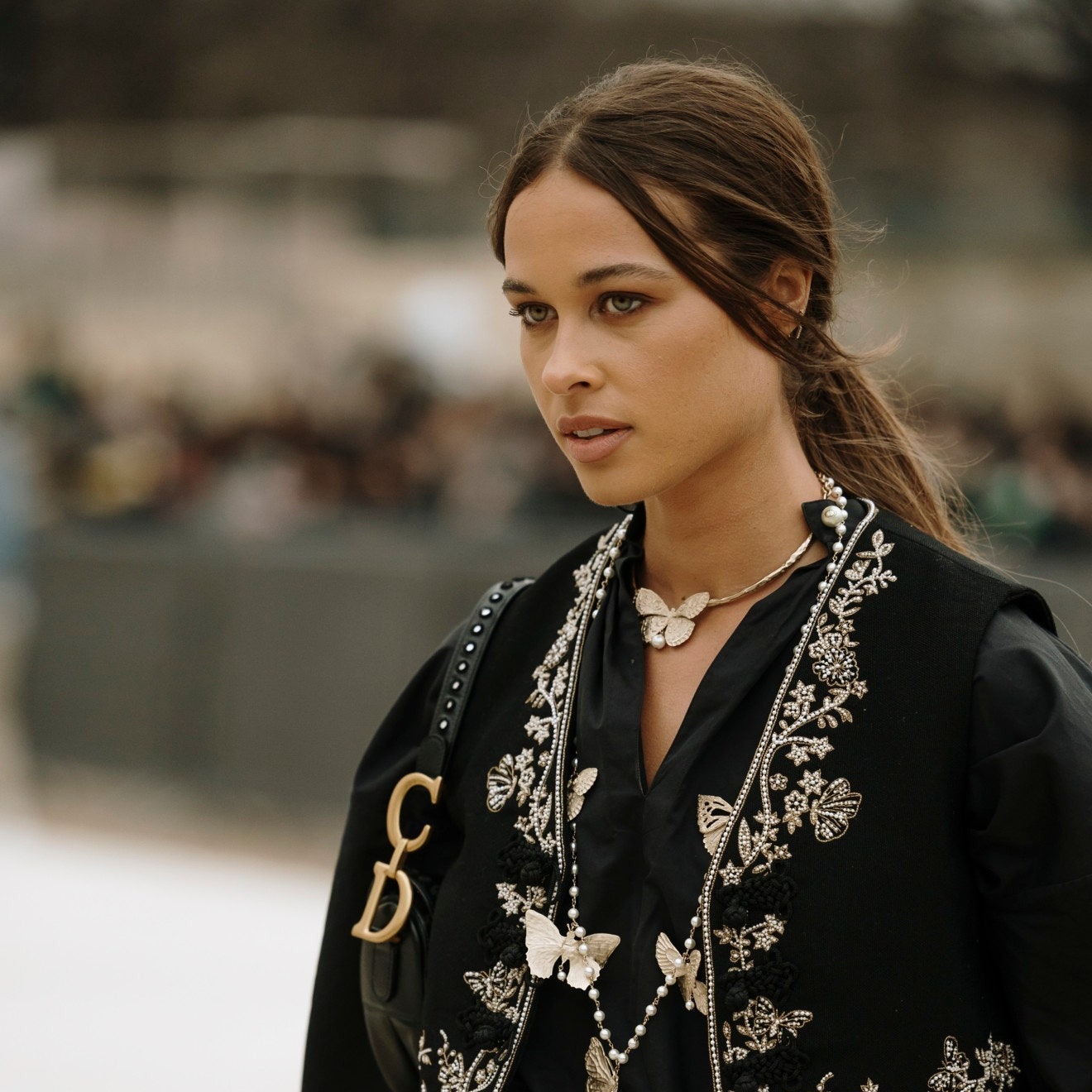 Cette tendance gilet bohème va avec toutes les jupes de l'hiver