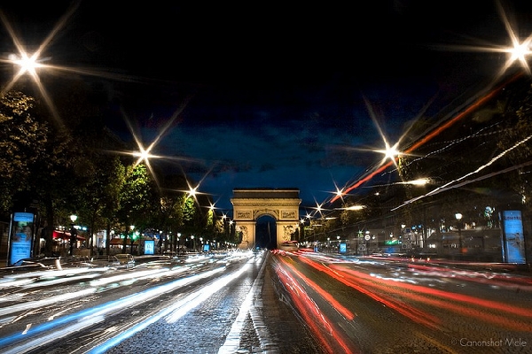 Article : Non, le drapeau malien sur les Champs-Elysées n’est pas une fierté pour moi